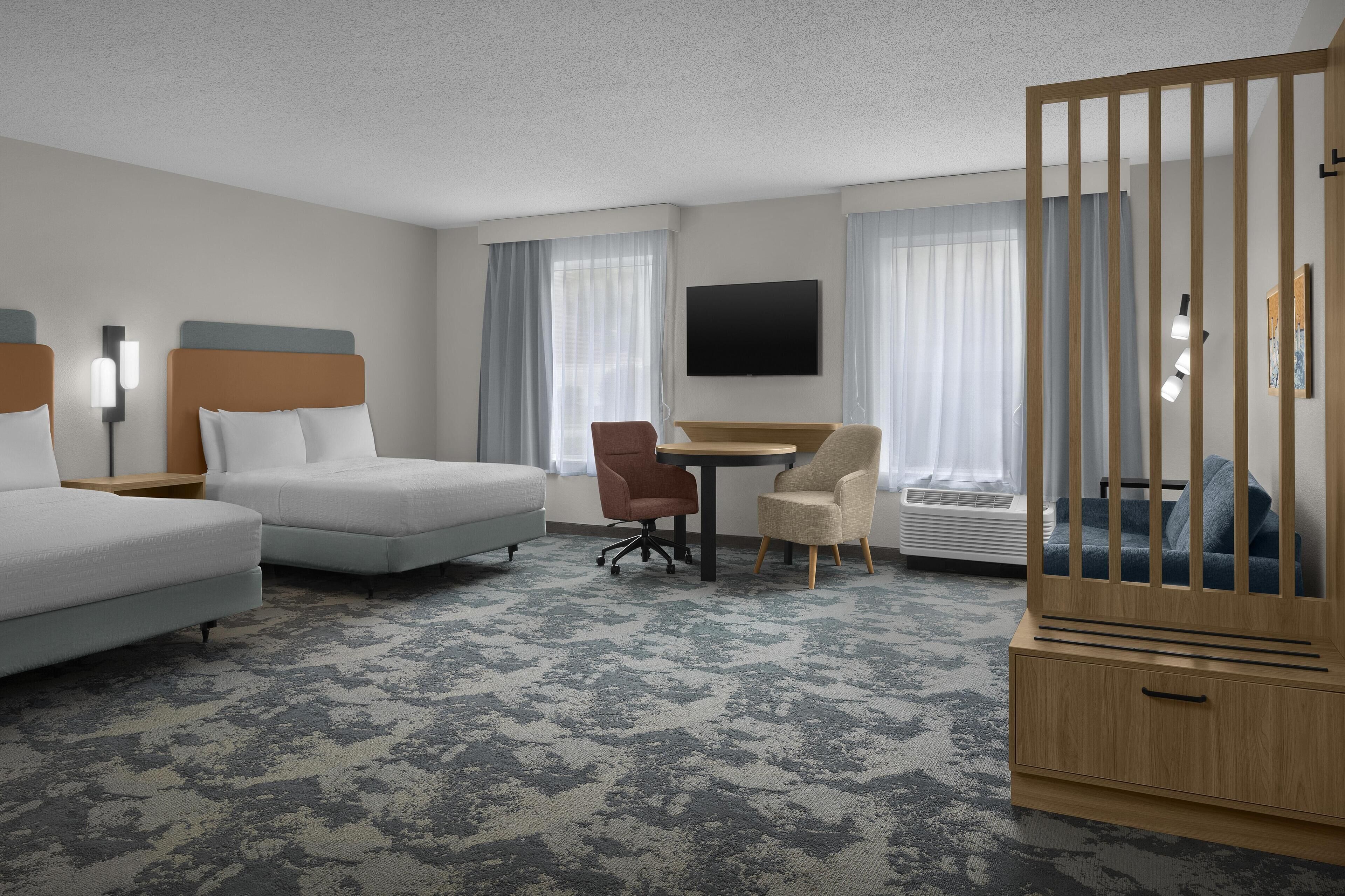 開放式客房, 2 張加大雙人床, 無障礙 (Mobility & Hearing, Roll-in Shower) | 起居區 | 37-吋 LCD 液晶電視、有線頻道、電視