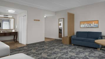 Studio Suite, 2 Queen Beds | Living area