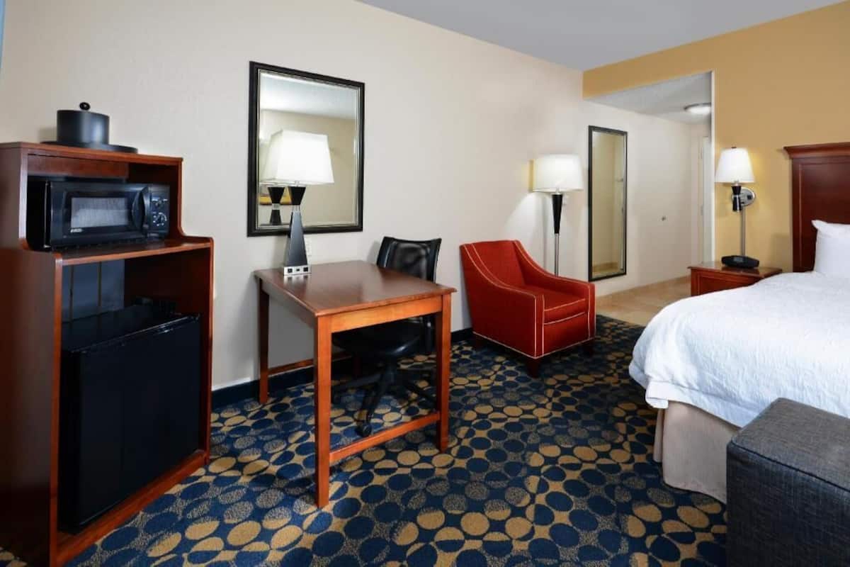 Premium bedding, in-room safe, desk, blackout drapes