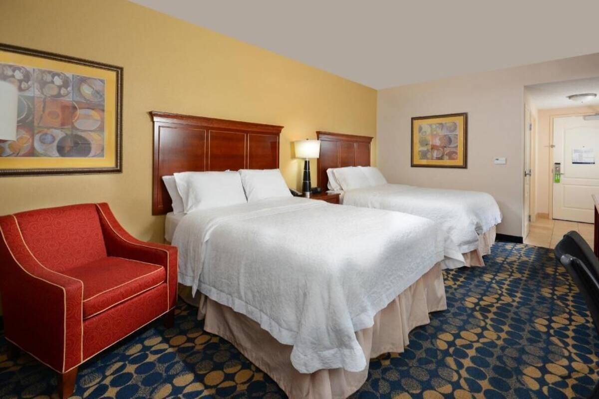 Premium bedding, in-room safe, desk, blackout drapes