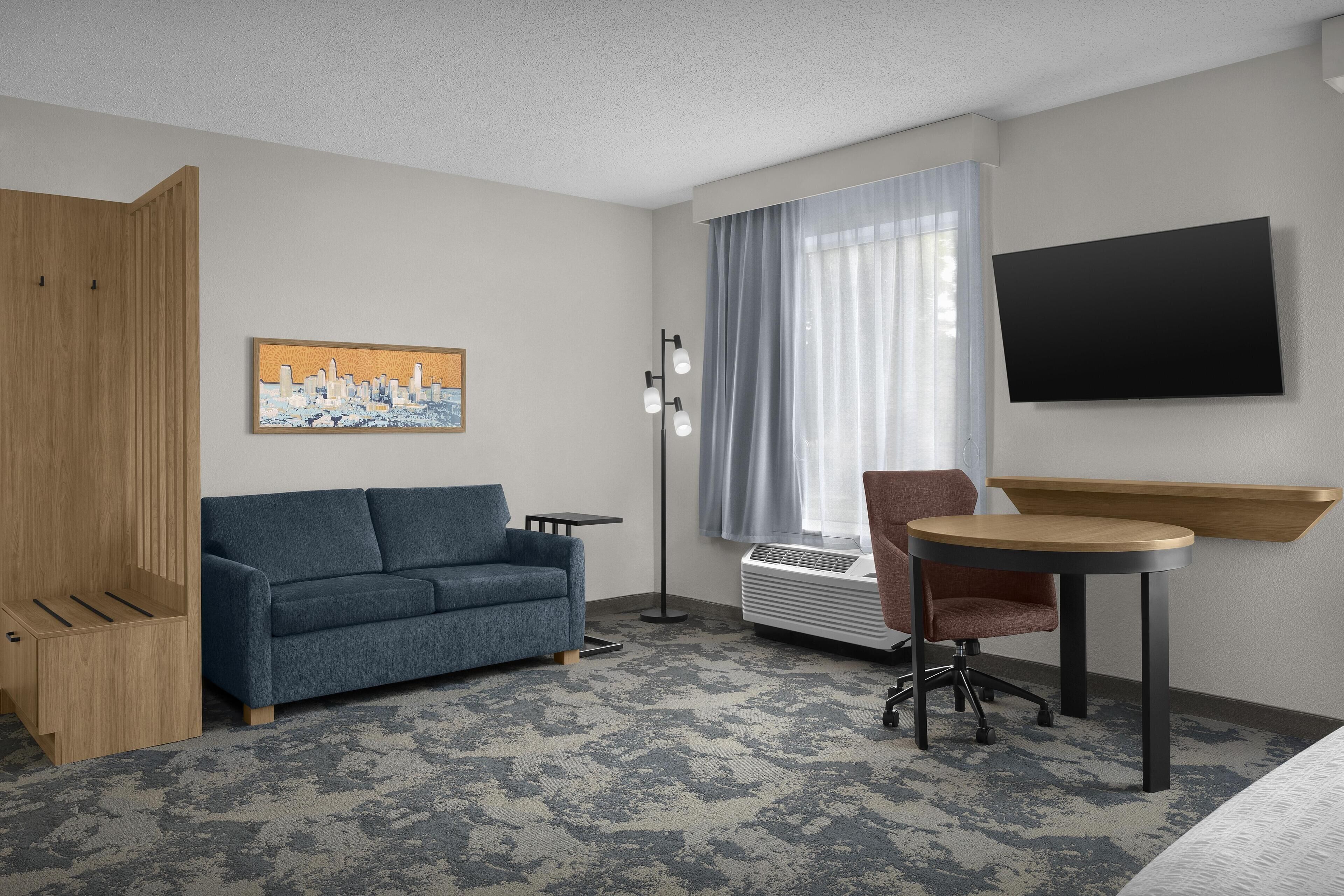 Studio, 1 King Bed, Accessible (Mobility & Hearing, Roll-in Shower) | Premium bedding, in-room safe, desk, blackout curtains