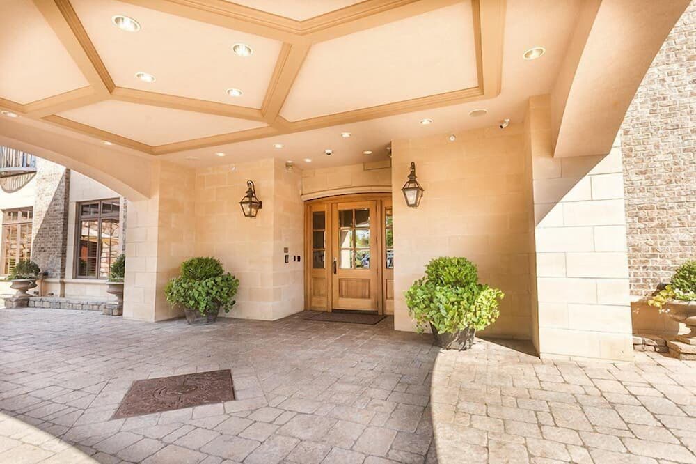 luxury hotels in Anderson