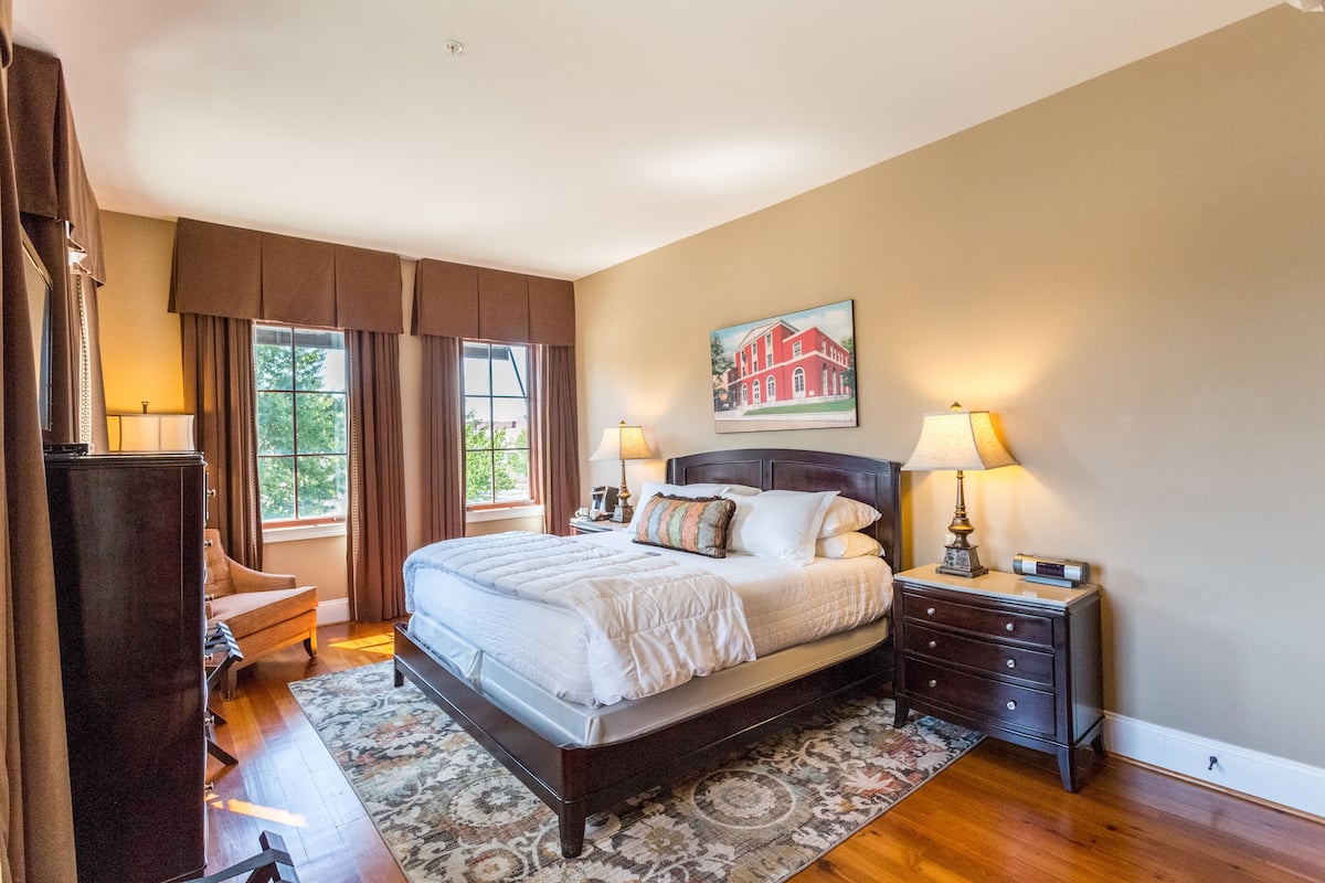 Habitación estándar, 1 cama de matrimonio grande (2) | Ropa de cama de alta calidad, colchones viscoelásticos, escritorio