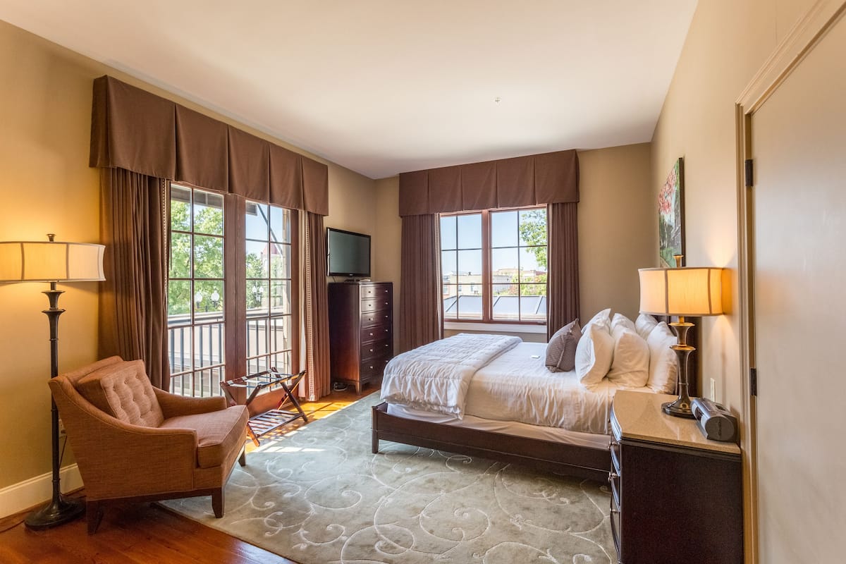 Habitación estándar, 1 cama de matrimonio grande (3) | Ropa de cama de alta calidad, colchones viscoelásticos, escritorio