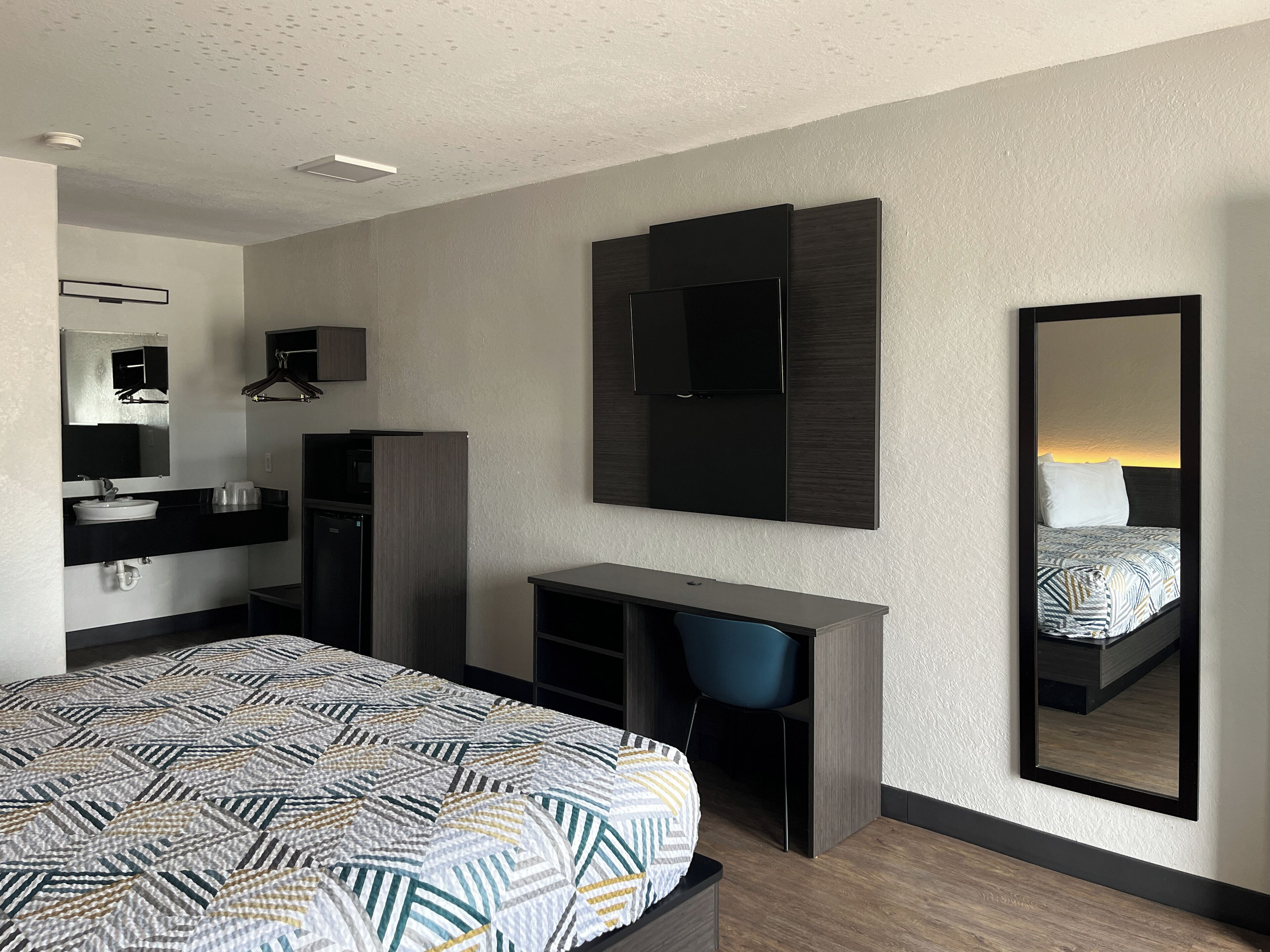 WiFi (無料)、ベッドシーツ