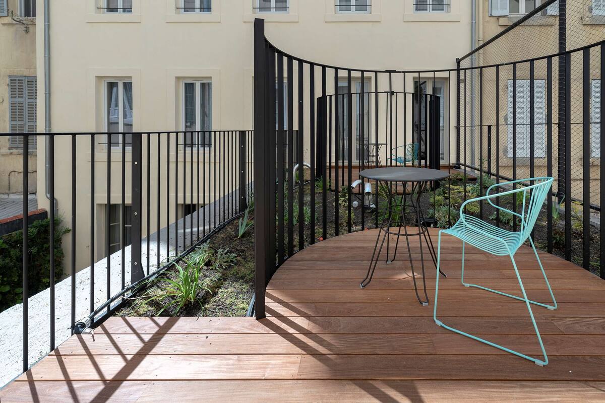 deluxe room, 1 queen bed, non smoking, terrace (twin bed on request) | 1 bedroom, premium bedding, minibar, in-room safe