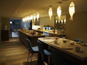 Frokostbuffé hver dag (EUR 19 per person)