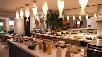 Petit déjeuner buffet servi tous les jours en supplément
