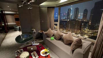 Suite (Perfect) | Área de sala de estar | Televisión de pantalla plana