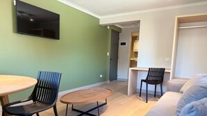 Plasma TV - RQ Costanera Apartments (Santiago)