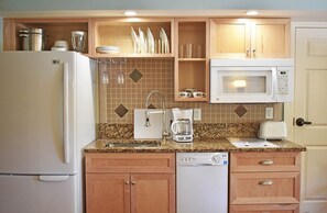 Deluxe Studio, 1 Bedroom, Non Smoking, Kitchenette | Private kitchen | Full-size fridge, microwave, stovetop, dishwasher