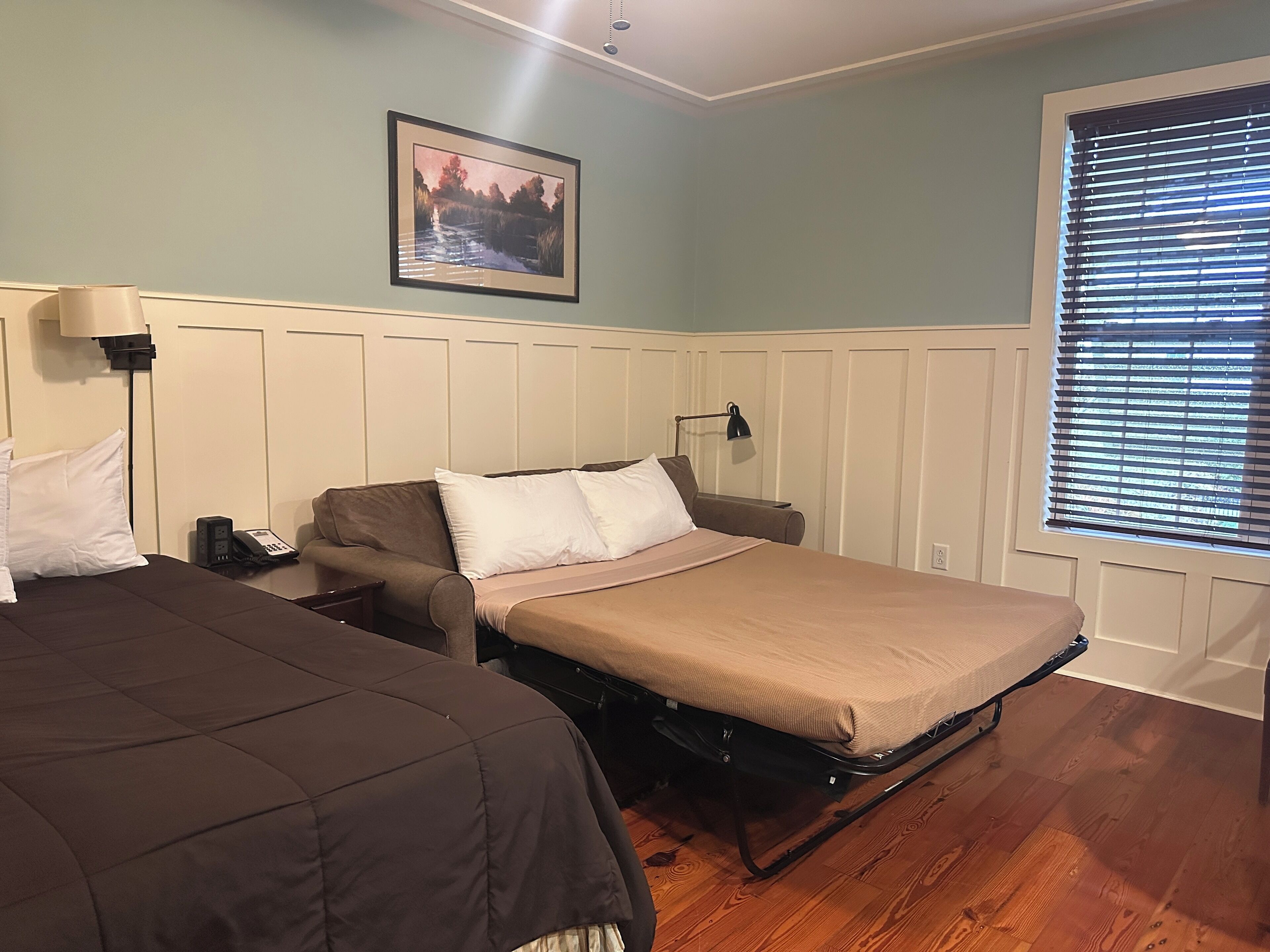 deluxe studio, 1 bedroom, non smoking, kitchenette | premium bedding, pillow-top beds, in-room safe, iron/ironing board