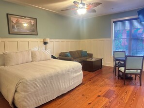 Deluxe Studio, 1 Bedroom, Non Smoking, Kitchenette | Premium bedding, pillowtop beds, in-room safe, iron/ironing board