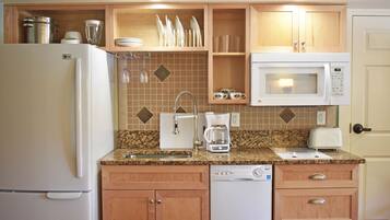 Studio Deluxe - 1 sovrum - icke-rökare - pentry | Eget kök | Stort kylskåp, mikrovågsugn, spishäll och diskmaskin