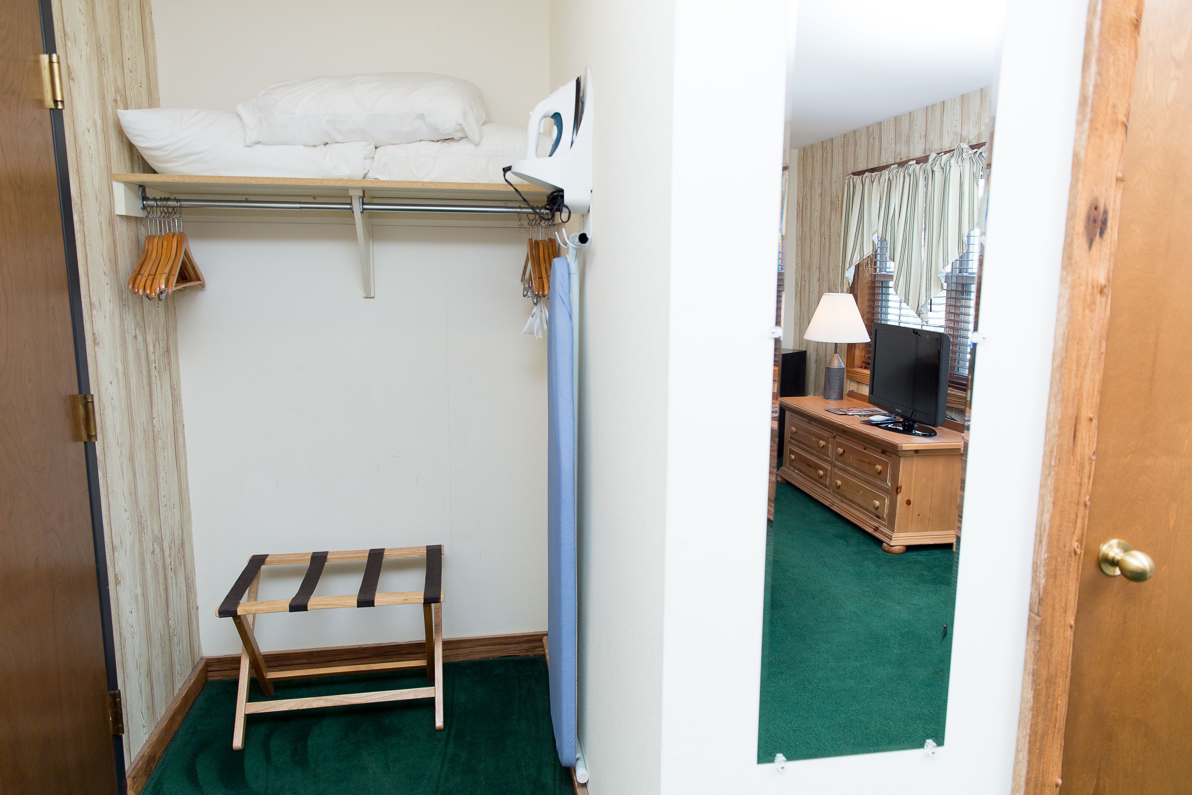 deluxe double room, 2 queen beds | 1 bedroom, individually furnished, iron/ironing board, free wifi