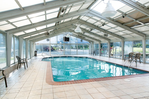 Piscine intérieure, piscine extérieure