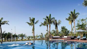 4 piscines extérieures, cabanons gratuits