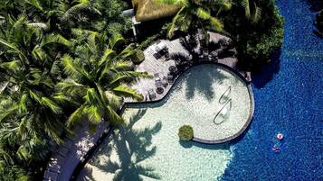 4 outdoor pools, free pool cabanas