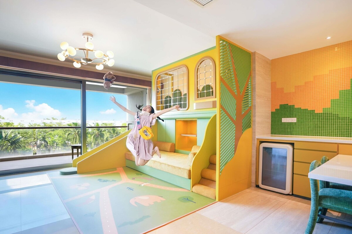 Family Suite, Multiple Beds, Garden View | Premium bedding, minibar, in-room safe, desk
