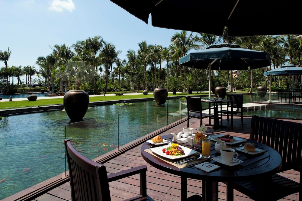 Hotel Pullman Oceanview Sanya Bay Resort & Spa by null