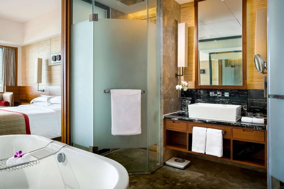 1 bedroom, premium bedding, minibar, in-room safe