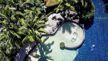 4 outdoor pools, free cabanas