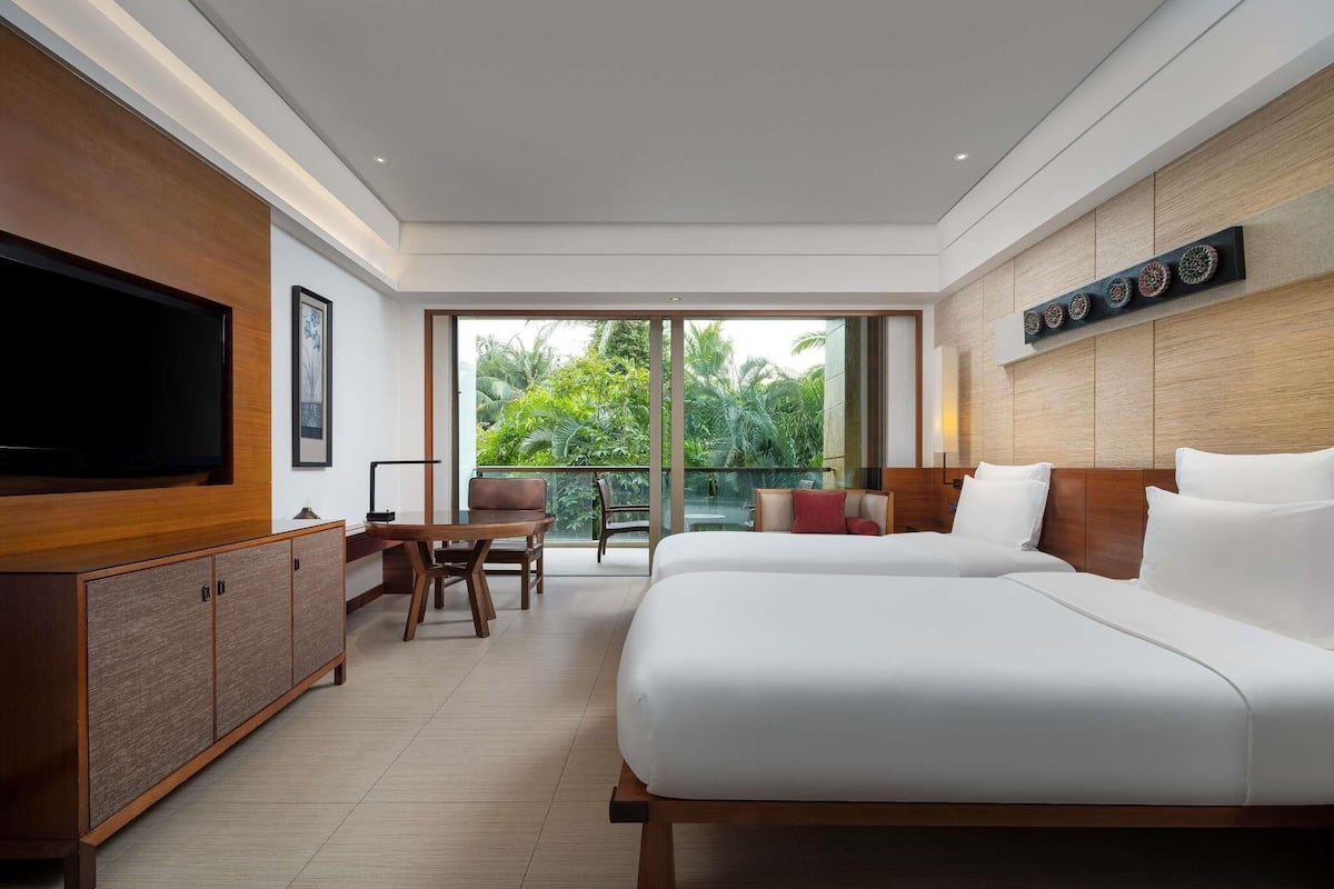 Premium bedding, minibar, in-room safe, desk