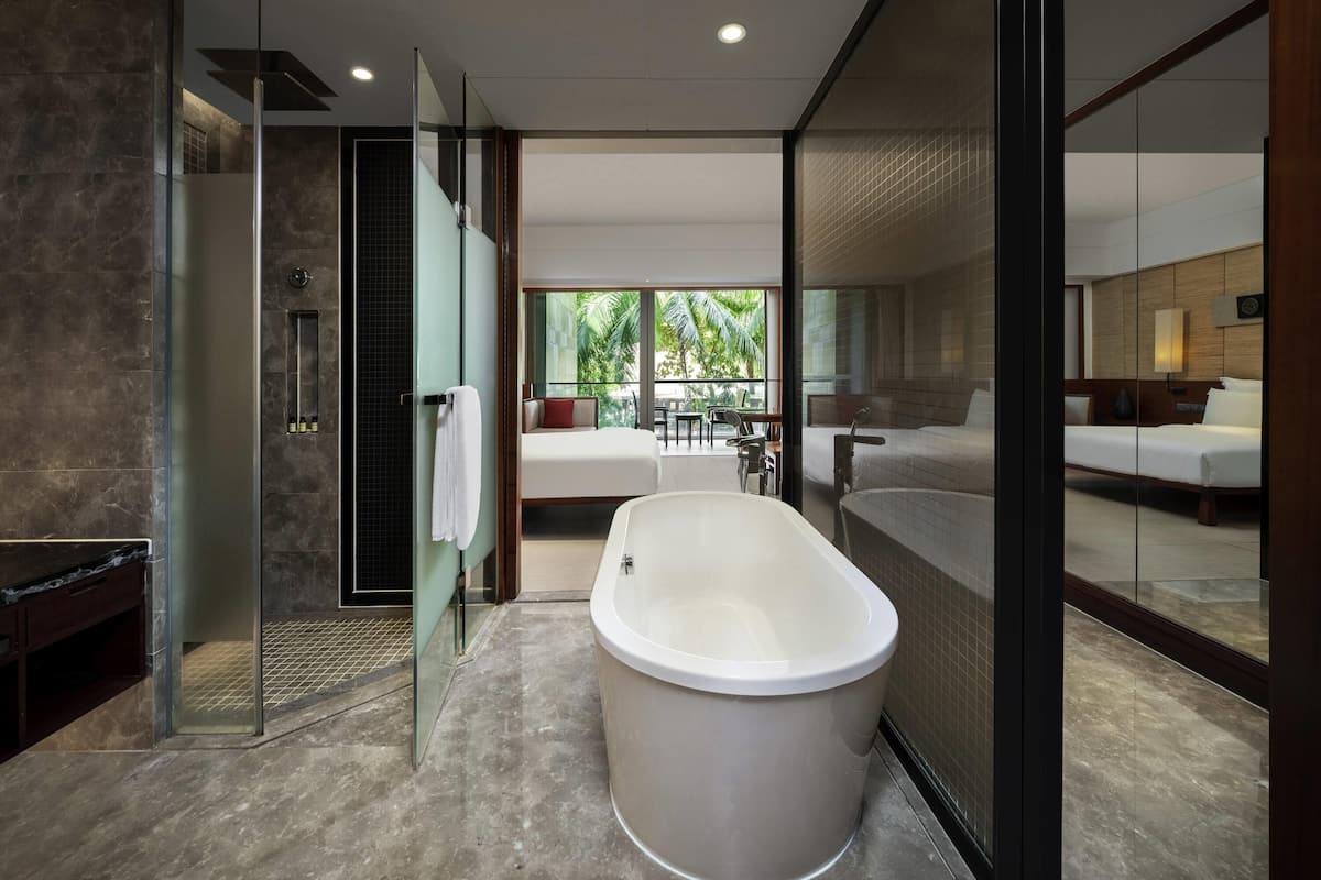 Superior Room, 1 King Bed, Garden View