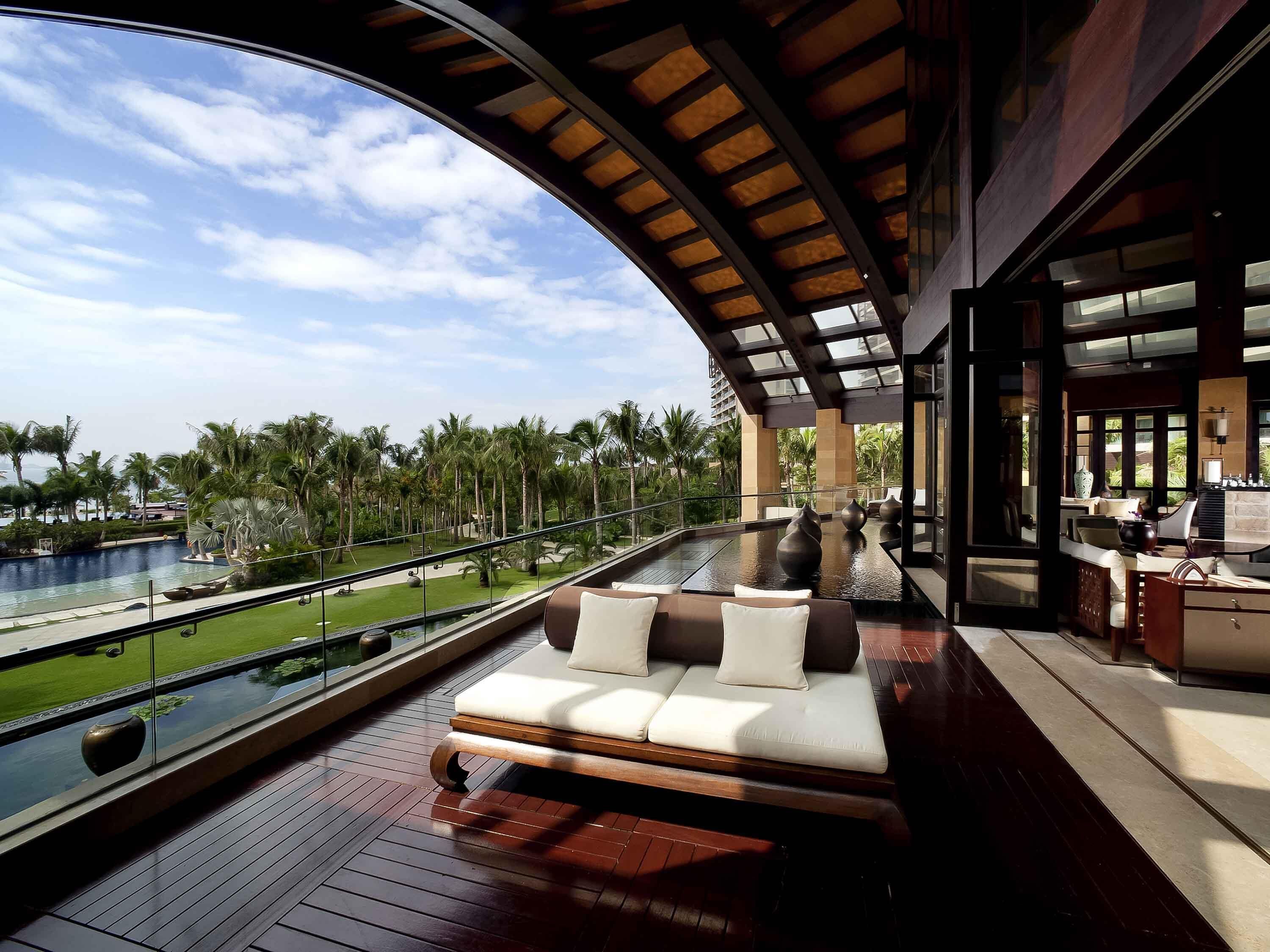 3 bars/lounges, poolside bar