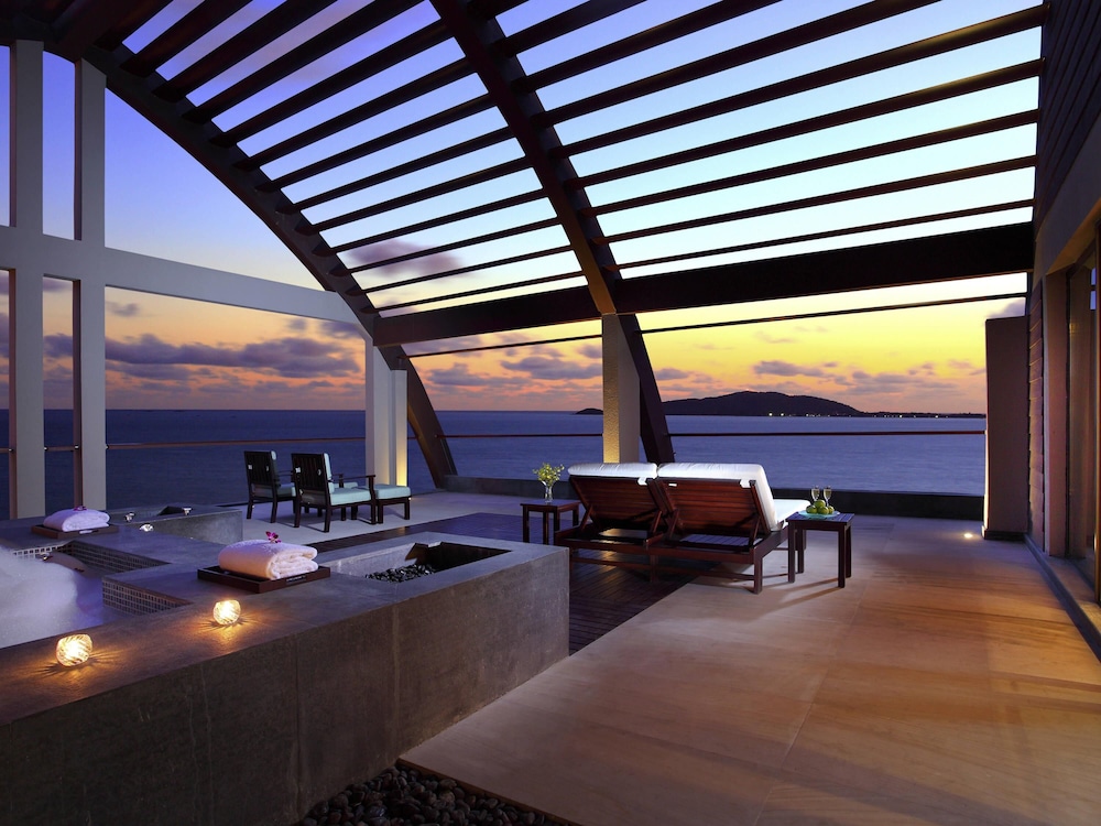 Hotel Pullman Oceanview Sanya Bay Resort & Spa by null