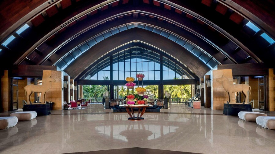 Pullman Oceanview Sanya Bay Resort & Spa