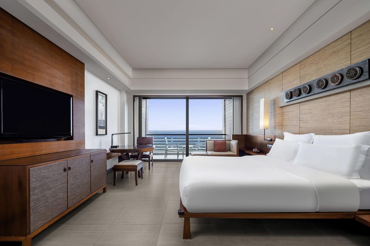 Premium bedding, minibar, in-room safe, desk