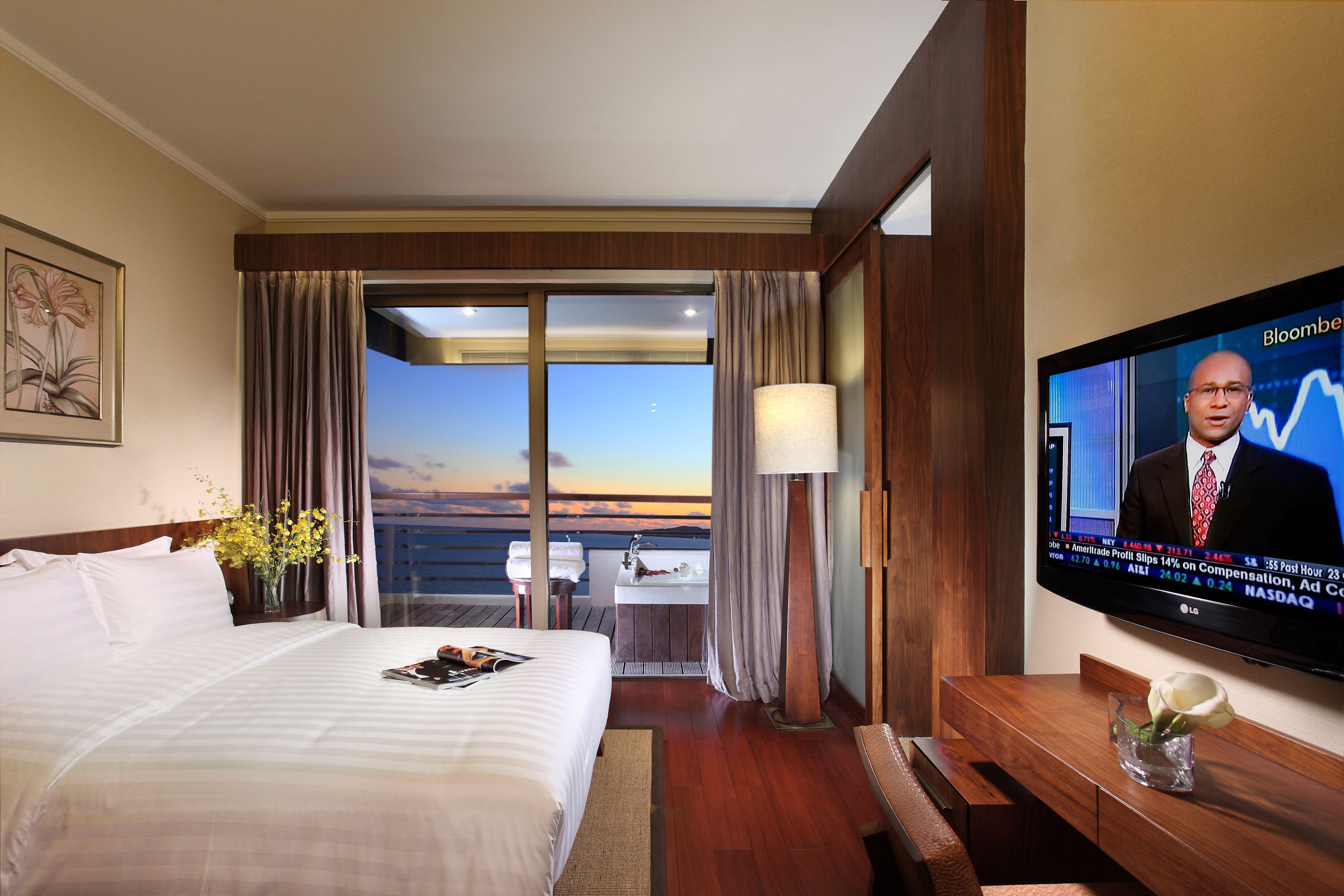 deluxe suite, 3 bedrooms, kitchen, ocean view | bathroom | designer toiletries, hair dryer, bathrobes, slippers