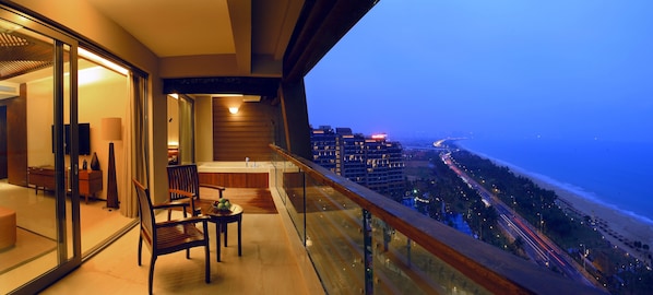 Suite Deluxe, 3 habitaciones, cocina, vista al océano | Balcón