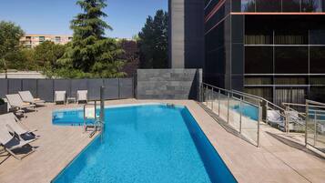 Piscine extérieure (ouverte en saison)