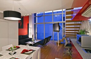 Studio | Living area | 40-inch flat-screen TV with satellite channels, TV - Residencias Filadelfia (Mexico City)