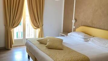 Deluxe Double Room | Minibar, in-room safe, individually furnished, desk
