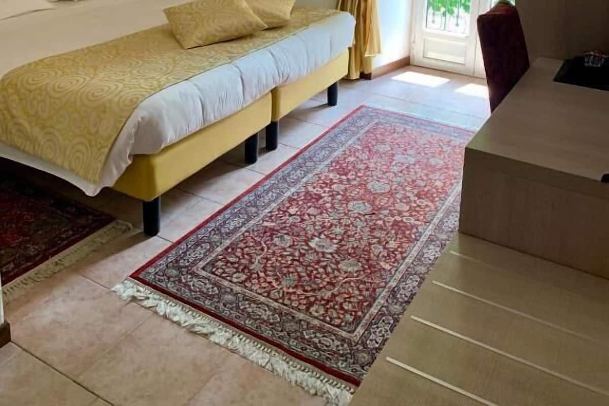 Kamar Double | Minibar, brankas, dan dilengkapi dengan perabotan berbeda-beda