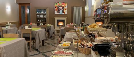 Tägliches inbegriffenes großes Frühstück