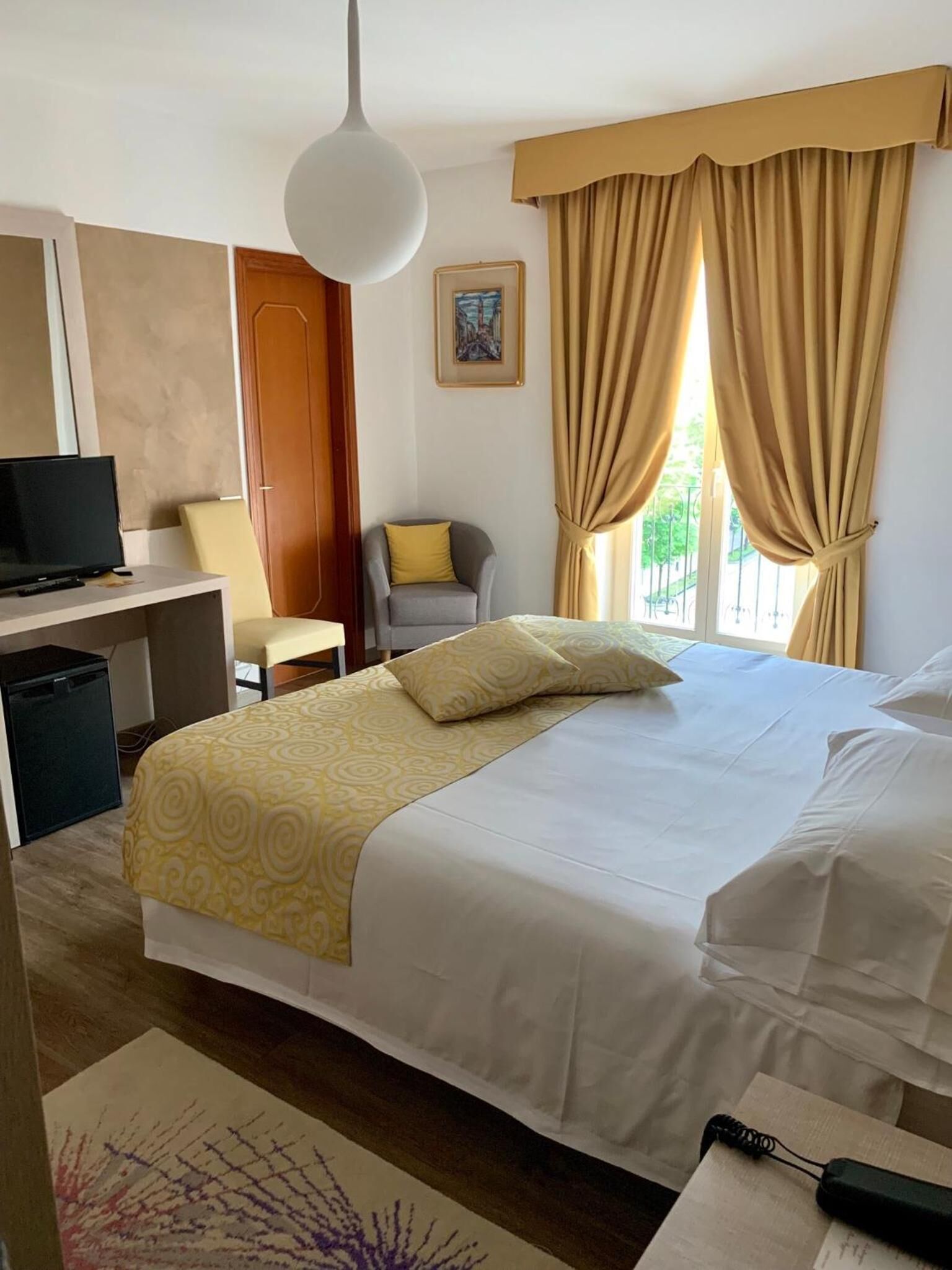 minibar, in-room safe, individually furnished, desk