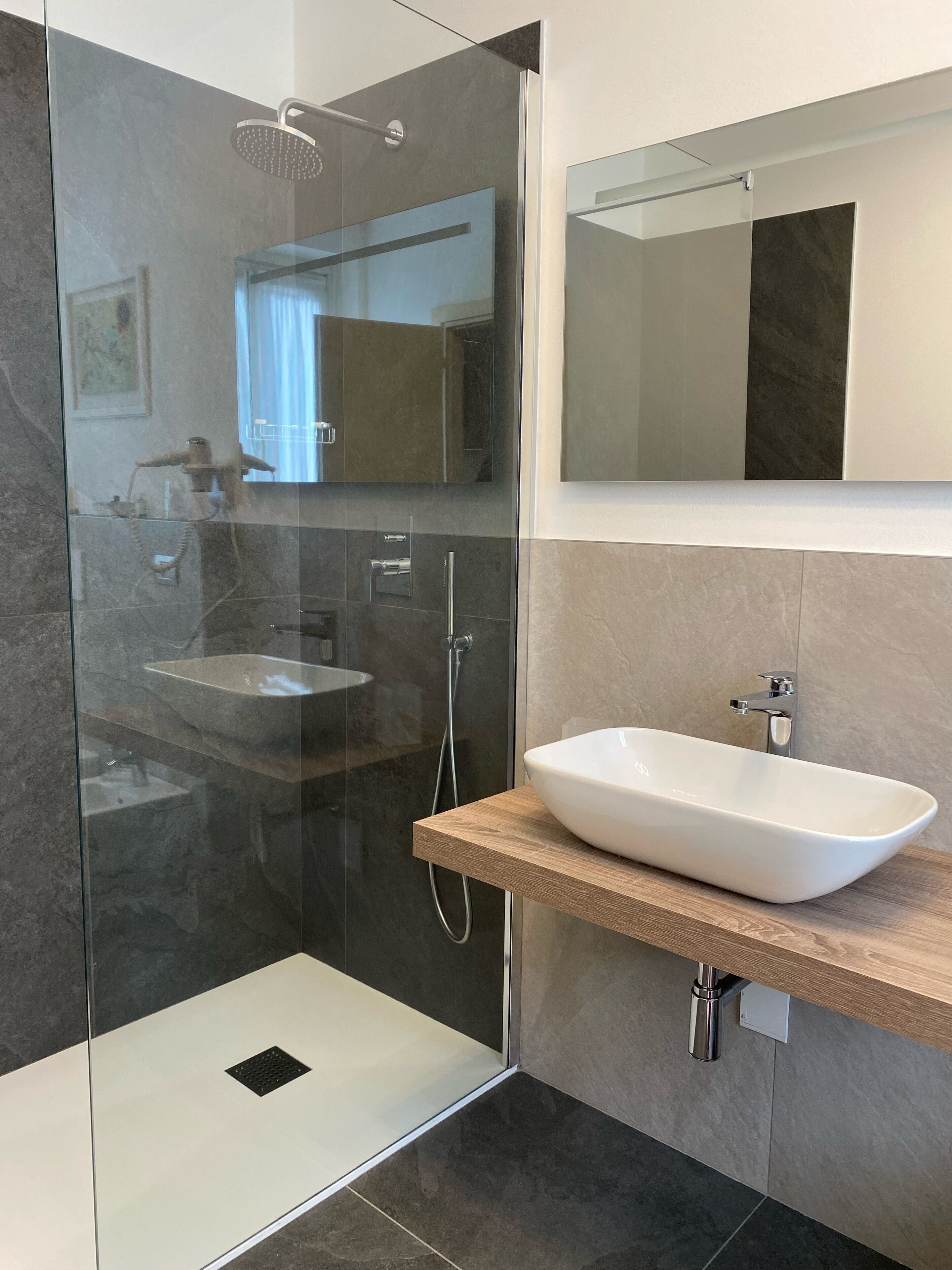 double room (spa access) | bathroom | free toiletries, hair dryer, bathrobes, bidet