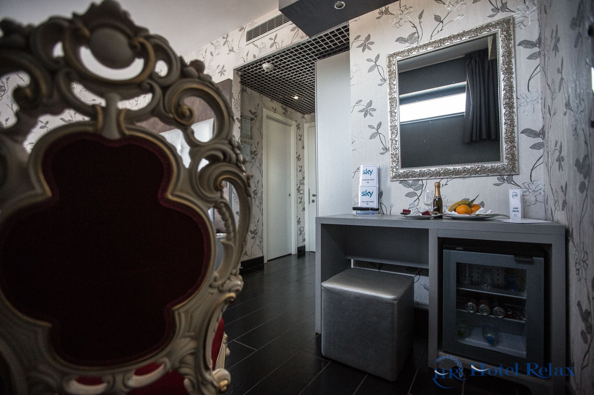 superior double or twin room | hypo-allergenic bedding, minibar, in-room safe, desk