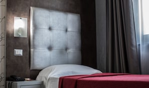 Kamar Single | 1 kamar tidur, seprai antialergi, minibar, dan brankas
