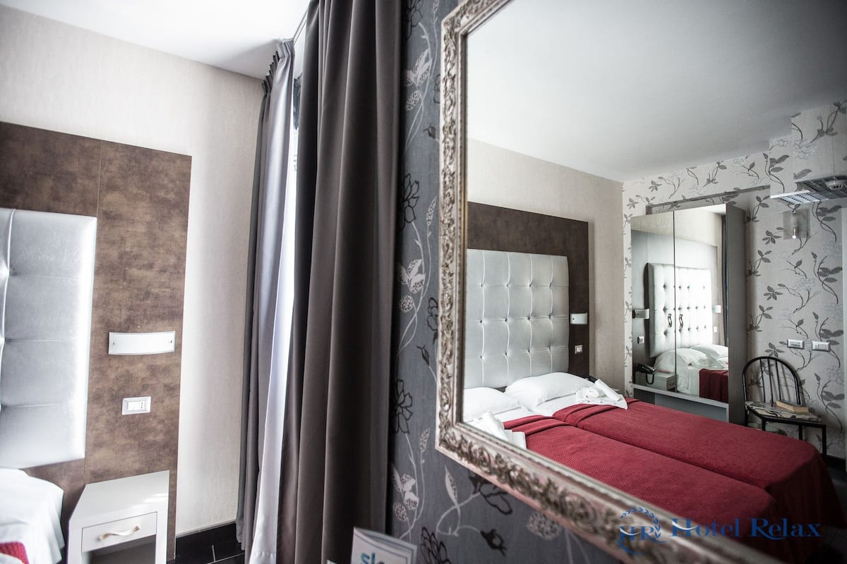 double room | hypo-allergenic bedding, minibar, in-room safe, desk