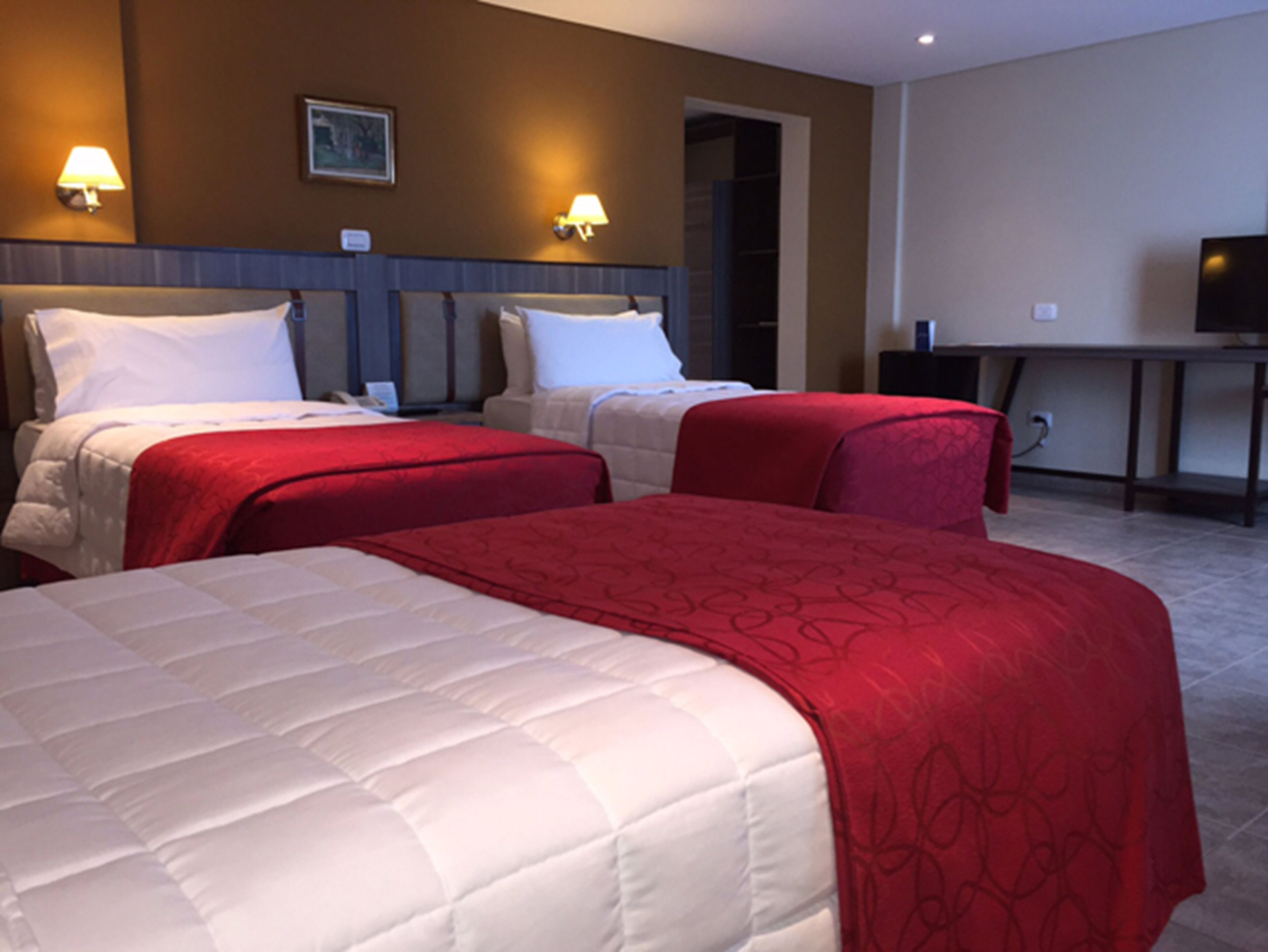 Hochwertige Bettwaren, Daunenbettdecken, Pillowtop-Betten, Zimmersafe