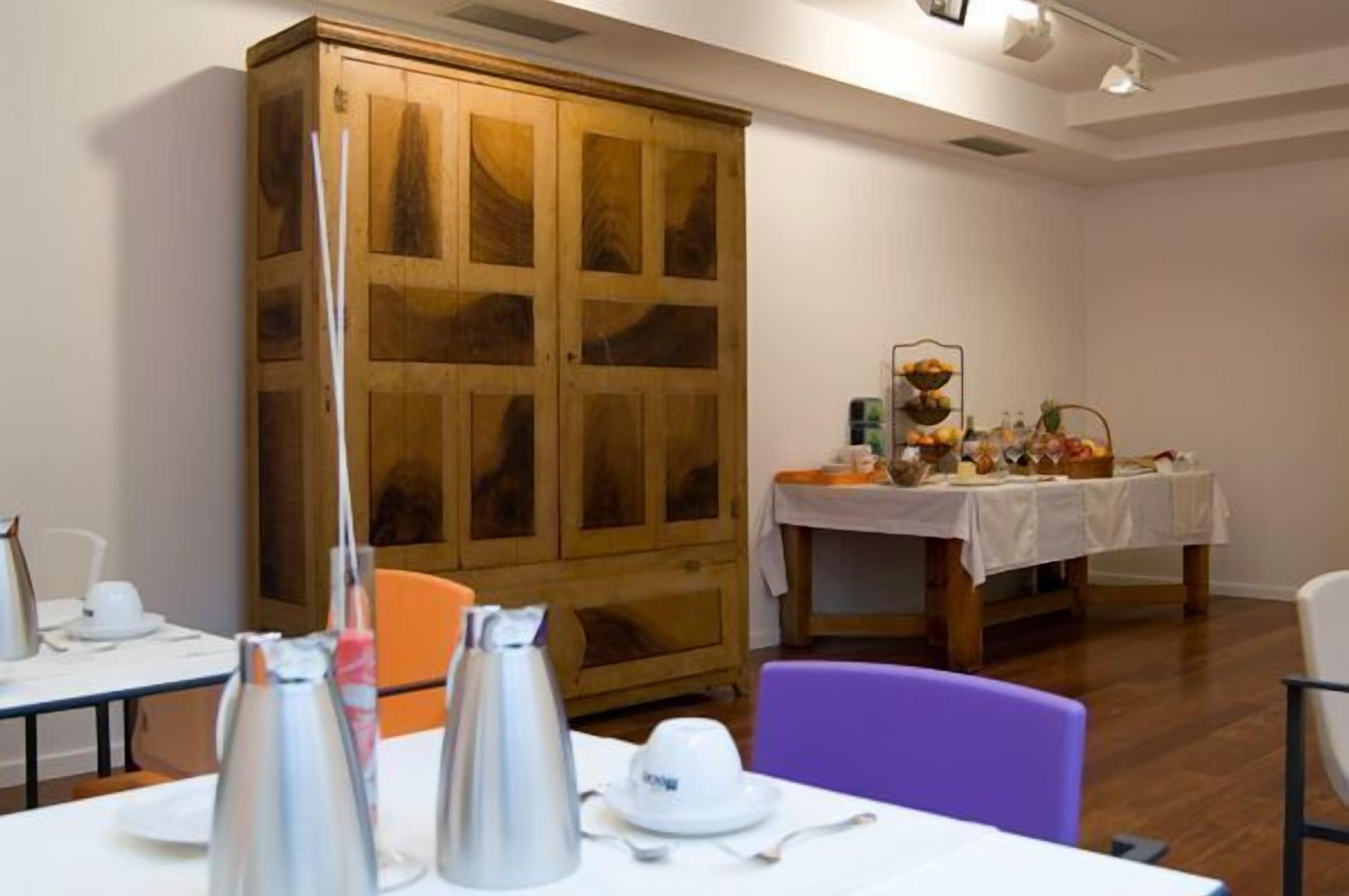 daily buffet breakfast (eur 11 per person)