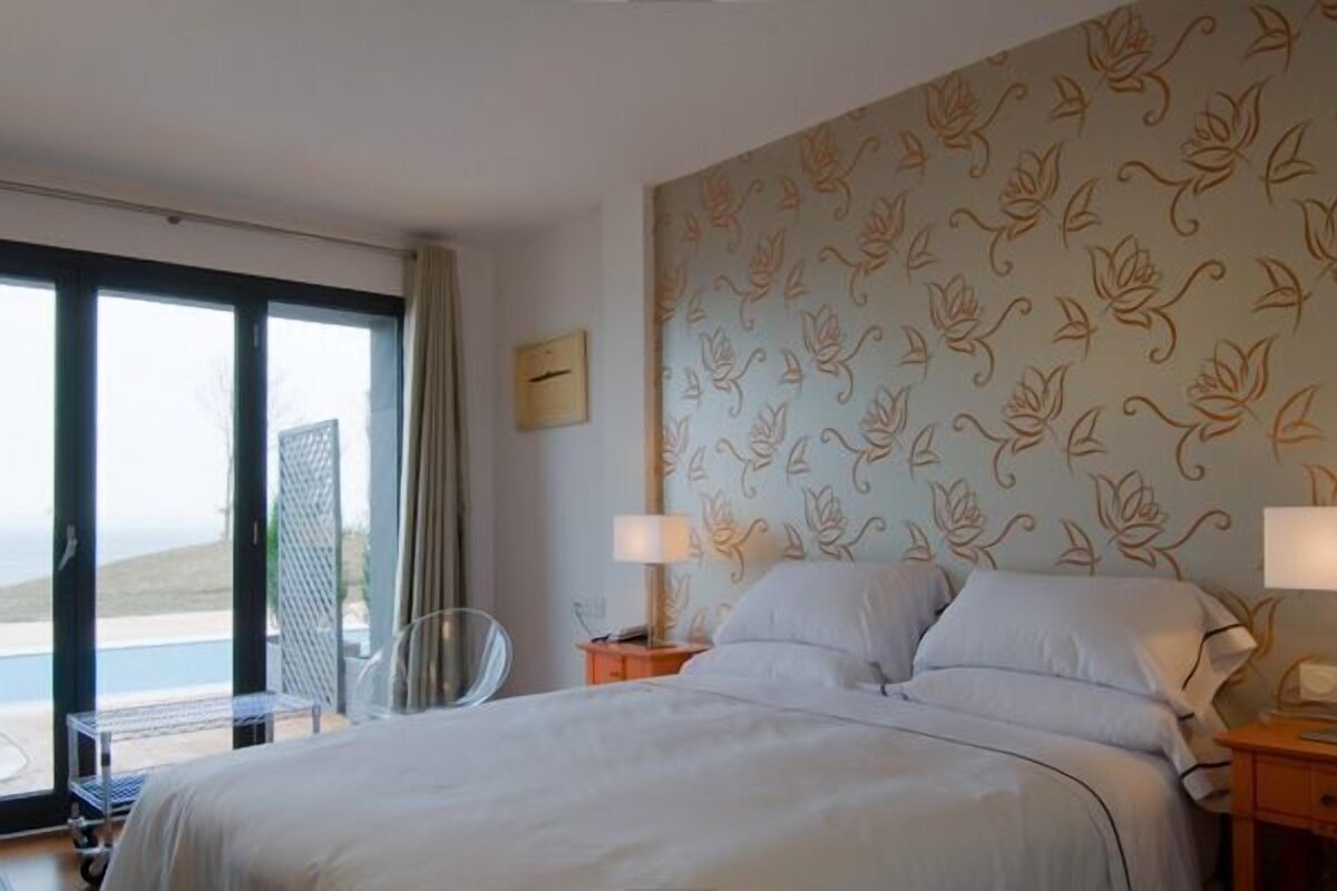 Double Room | Minibar, desk, blackout curtains, soundproofing
