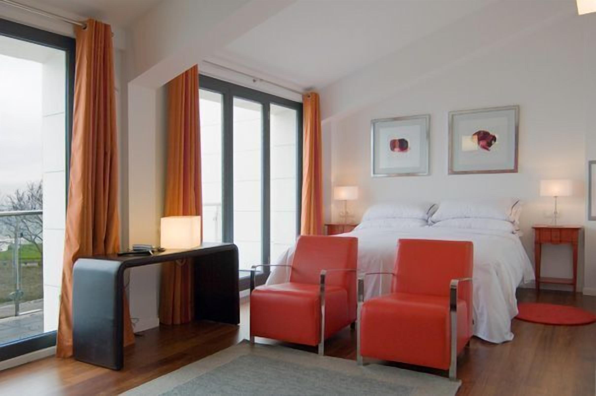 double room | living area | tv