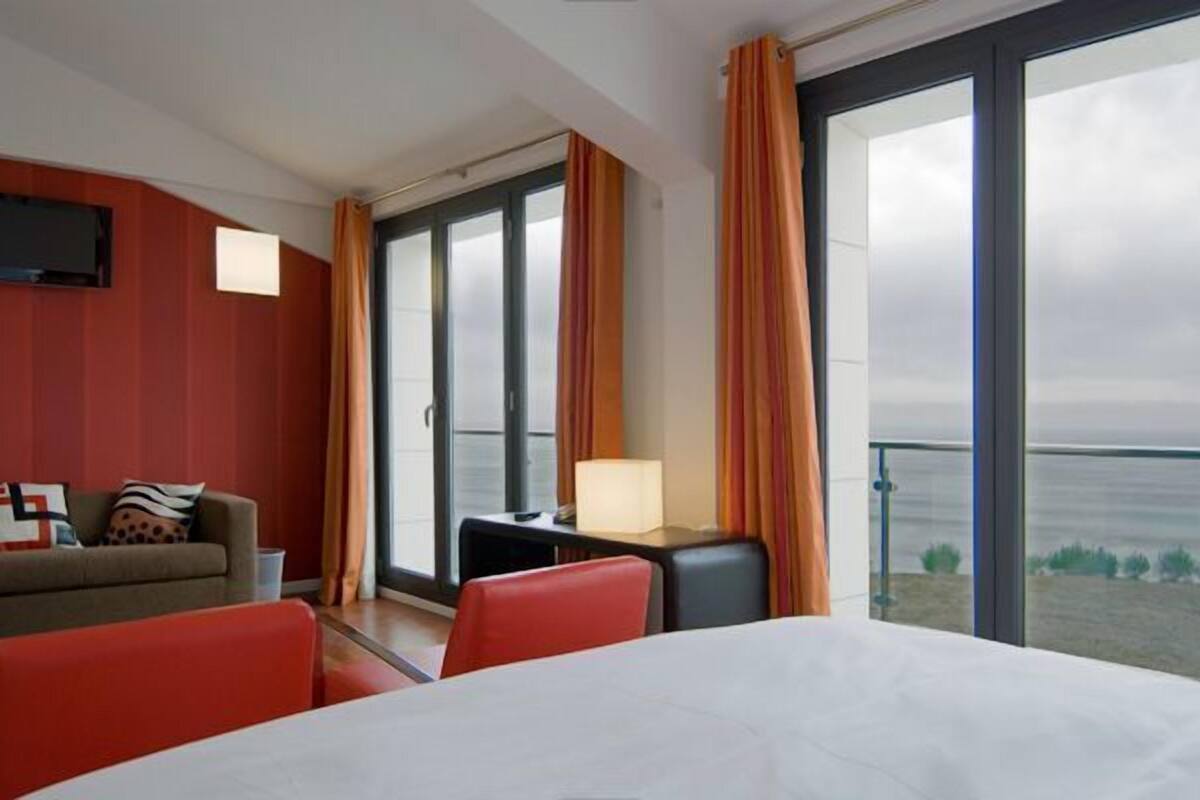 minibar, desk, blackout curtains, soundproofing