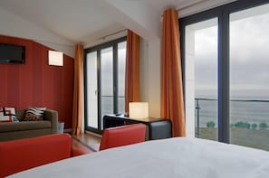 Minibar, una scrivania, tende oscuranti, insonorizzazione